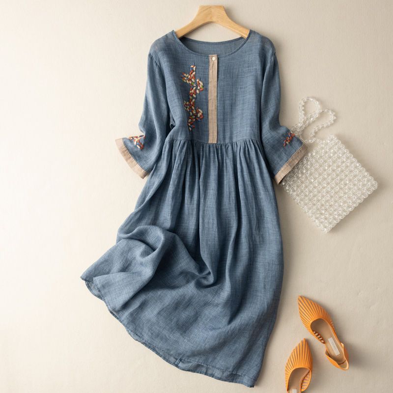 Kallie - Embroidered Round Neck Midi Dress
