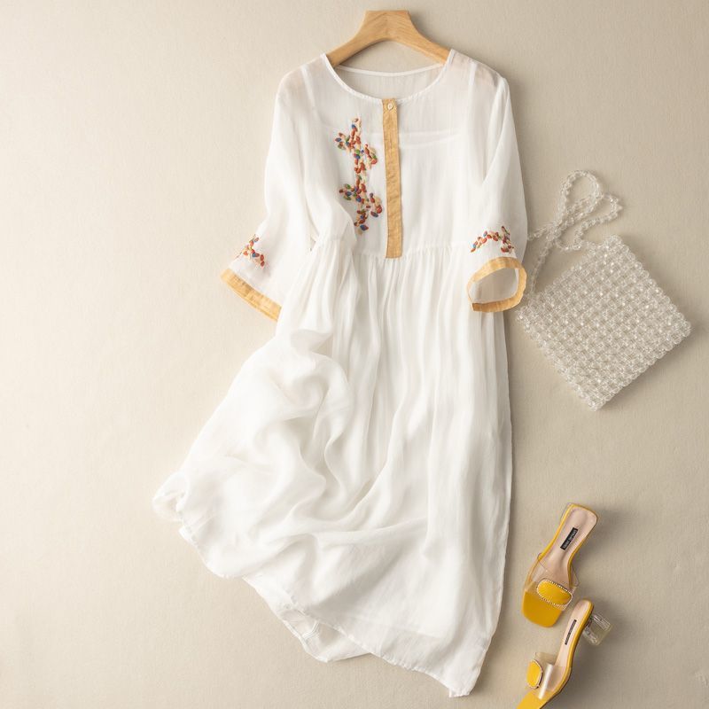 Kallie - Embroidered Round Neck Midi Dress